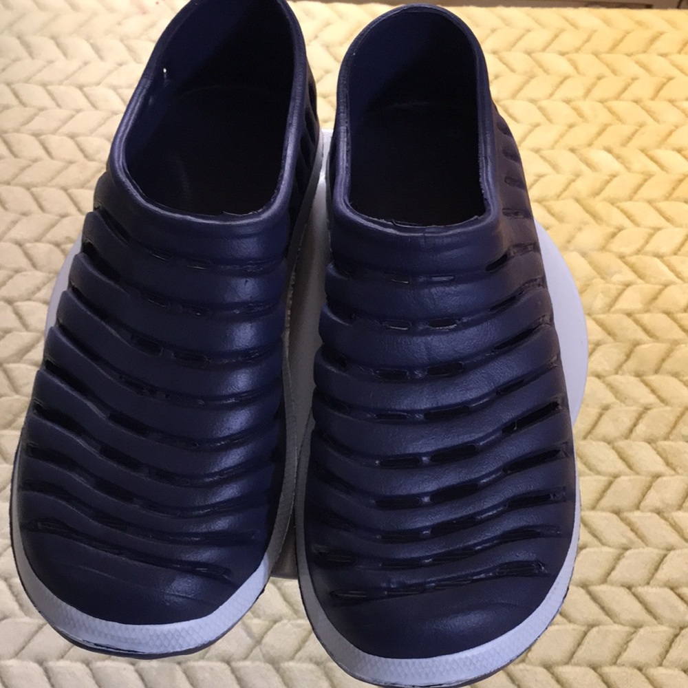 Revo boys blue water shoes size 35
